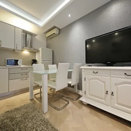 Urban Apartment *