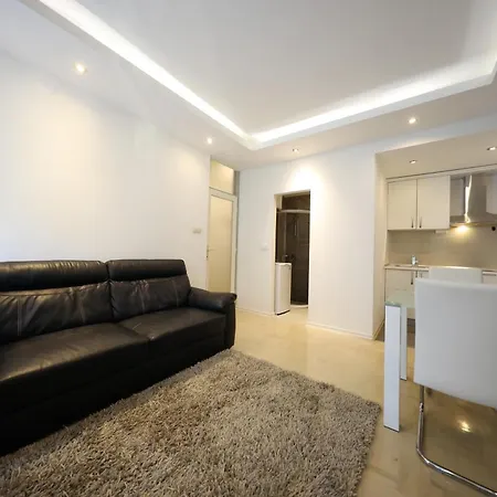 Urban Apartment *
