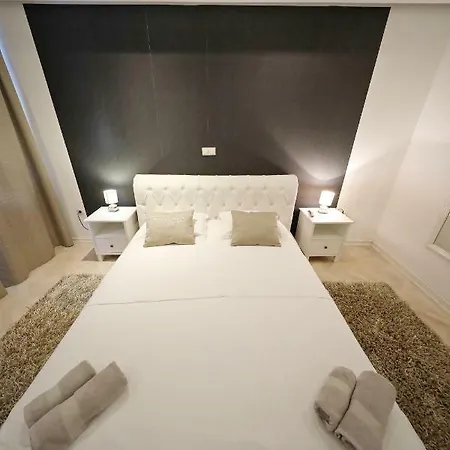 Urban Apartment *